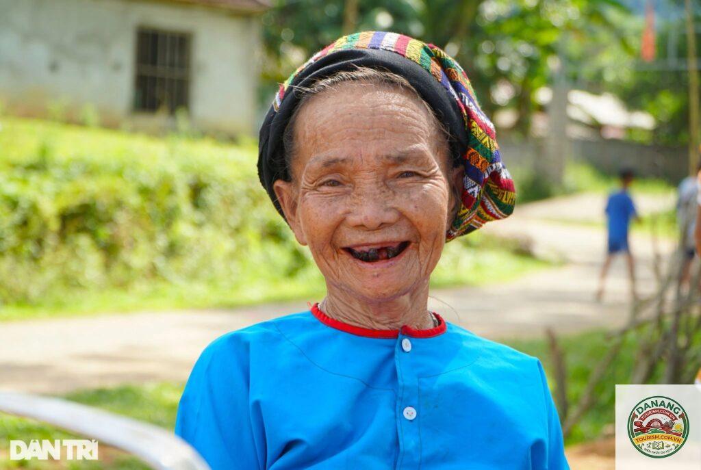 Bà Vui
