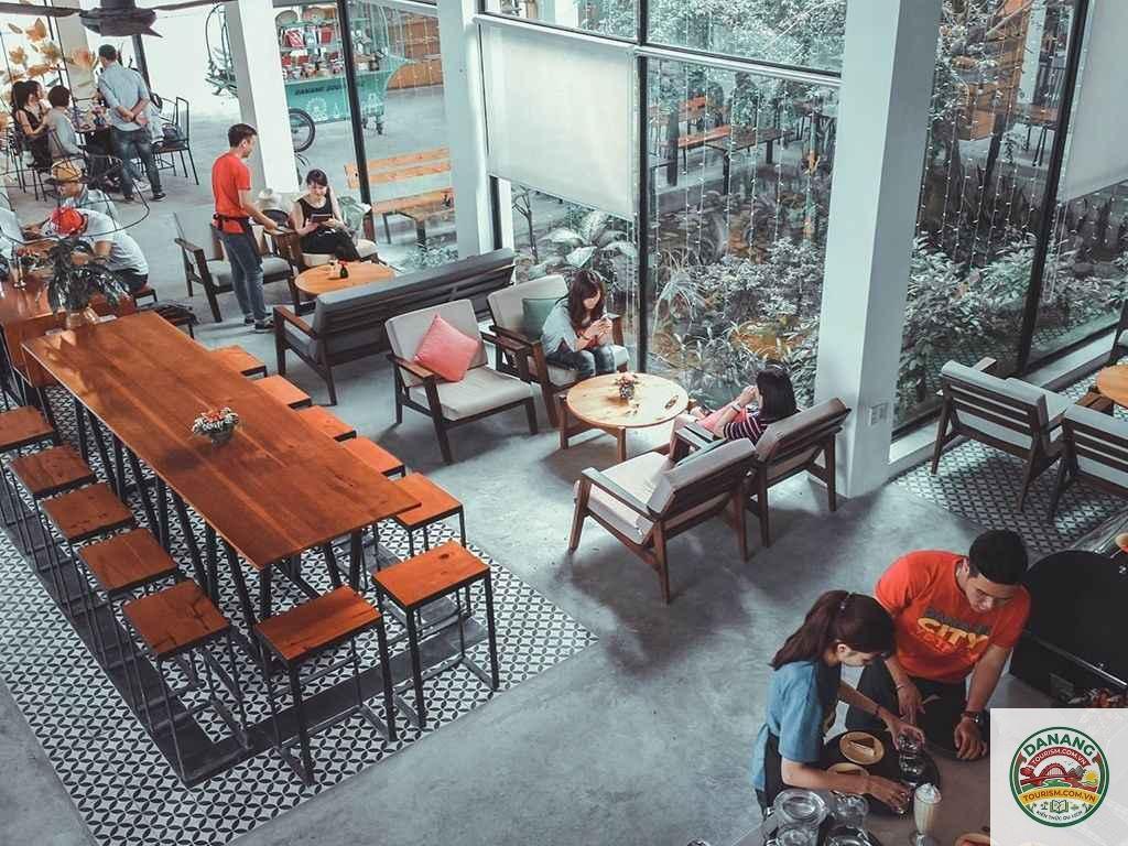Danang Souvenirs & Cafe